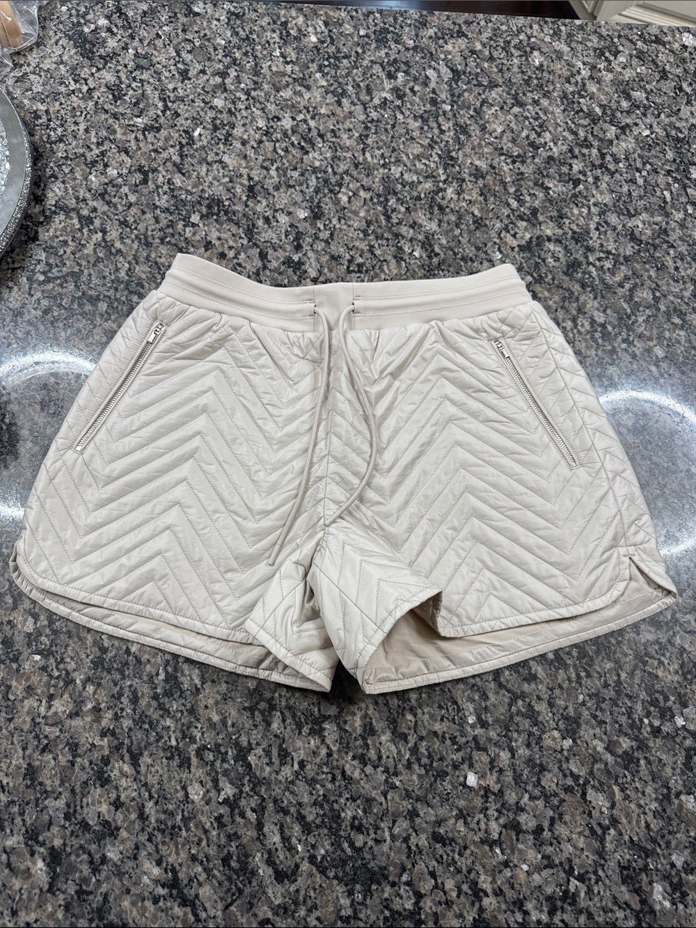 Athleta Quilted Drawstring Shorts NWOT 8